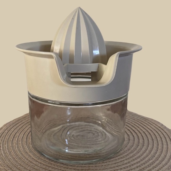 Glass Juicer-Reamer 2-cup Detachable Jar, Vintage Gemco - Picture 1 of 4